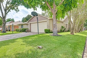 16355 Sierra Grande Dr in Houston, TX - Building Photo - Building Photo