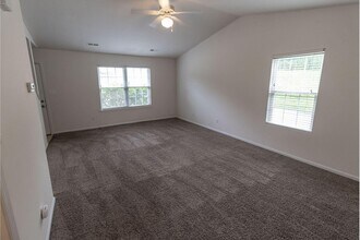 3300 E St Charles Rd in Columbia, MO - Building Photo - Building Photo