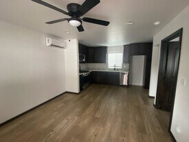 525 Park Ave in Long Beach, CA - Building Photo