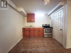 5815 Riverdale Crescent in Mississauga, ON - Building Photo - Building Photo