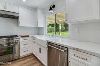 6823 Castle Peak Dr in Los Angeles, CA - Foto de edificio - Building Photo