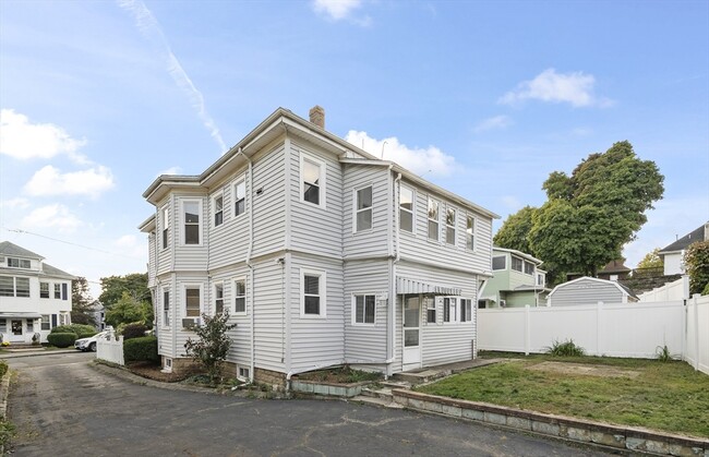 28 Early Ave, Unit 1 in Medford, MA - Foto de edificio - Building Photo