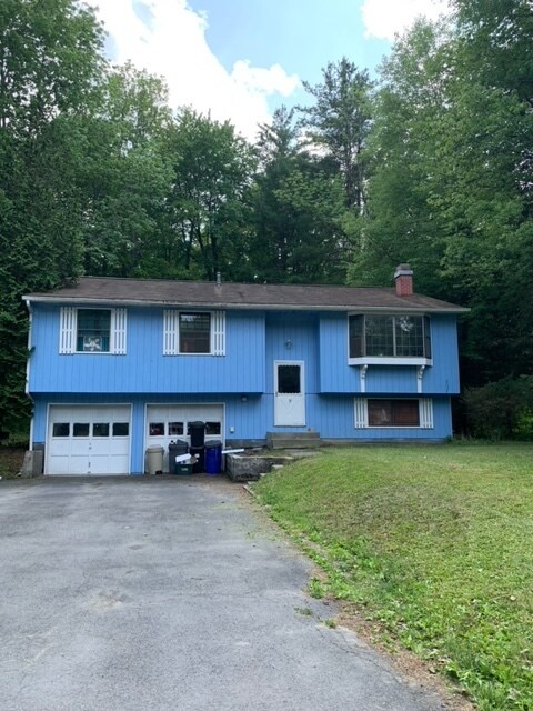 7 Cardinal Dr, Unit Upper in Ithaca, NY - Foto de edificio