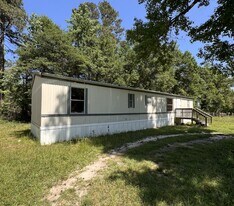 1485 Holly Grove Rd in Anacoco, LA - Building Photo