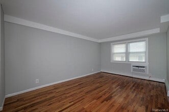 985 Oceanfront in Long Beach, NY - Foto de edificio - Building Photo