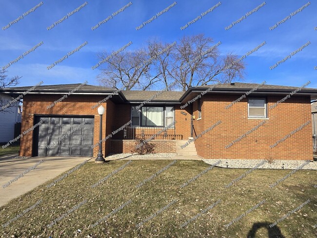 property at 3103 Lois Pl