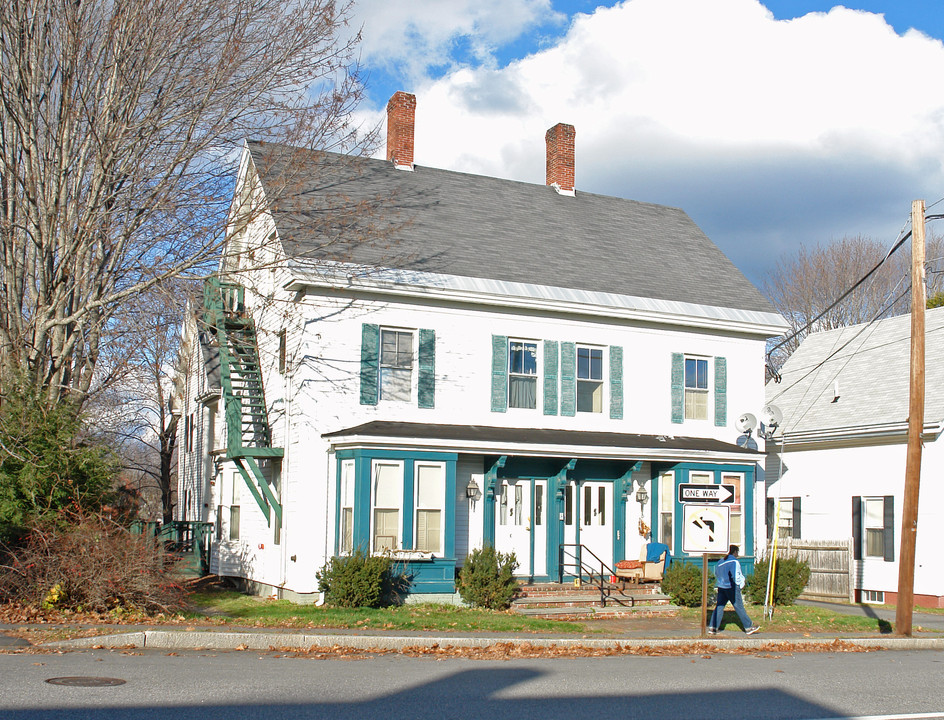 60 - 62 Pleasant Street in Brunswick, ME - Foto de edificio