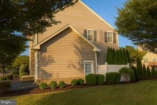 42586 Ash Tree Dr in Ashburn, VA - Building Photo