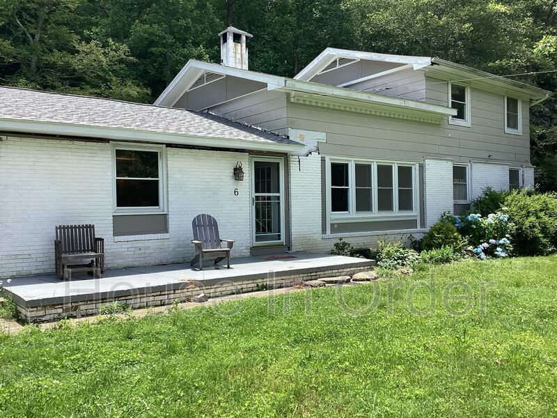 6 Star Berry Ln in Fairview, NC - Building Photo