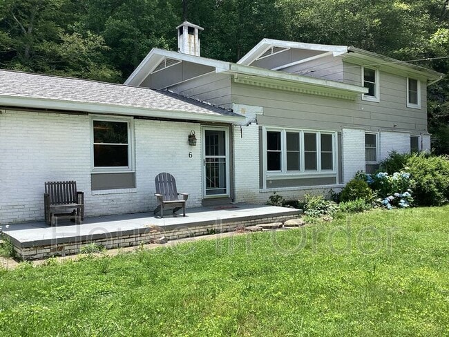 property at 6 Star Berry Ln