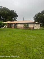103 Americana Blvd NW in Palm Bay, FL - Building Photo