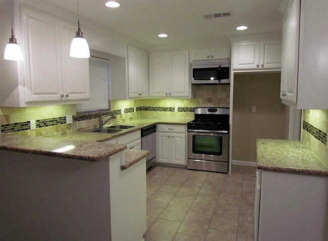 10429 Moorberry Ln in Houston, TX - Building Photo - Building Photo