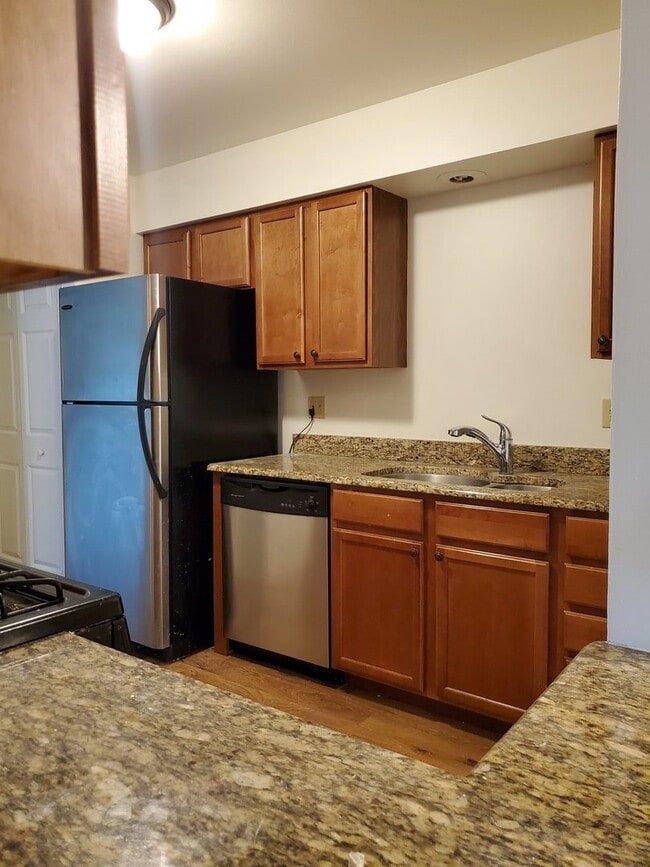 833 Village Quarter Rd in West Dundee, IL - Building Photo - Building Photo