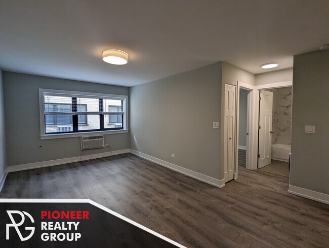 417 W Barry Ave, Unit 4 in Chicago, IL - Building Photo - Building Photo