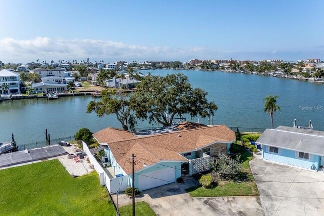 16114 5th St E in Redington Beach, FL - Building Photo - Building Photo