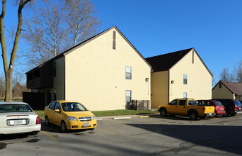 Country Village Apartments in Hebron, OH - Building Photo - Building Photo