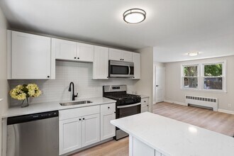 15 Genetti St in Bedford, MA - Building Photo - Building Photo