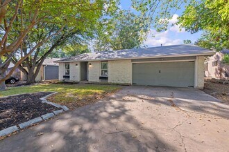 609 Blackberry Dr in Austin, TX - Building Photo - Building Photo
