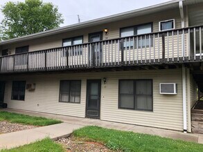 211 W Mill St, Unit 79 in Pleasantville, IA - Foto de edificio - Building Photo