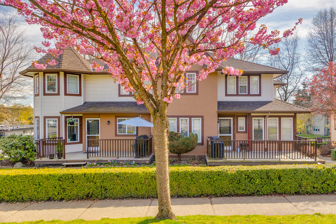 1290 Laval Sq in Coquitlam, BC - Building Photo