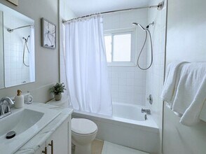 Hugo Place in Kitchener, ON - Building Photo - Building Photo