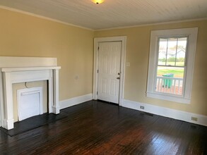 1021 Ambassador St in Charlotte, NC - Building Photo - Building Photo