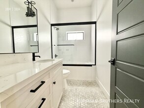 1249 S Plymouth Blvd in Los Angeles, CA - Building Photo - Building Photo