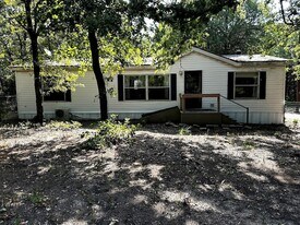1395 Blackjack Rd in Valley View, TX - Building Photo