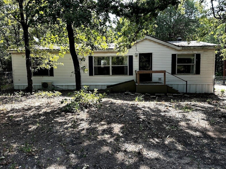 1395 Blackjack Rd in Valley View, TX - Foto de edificio