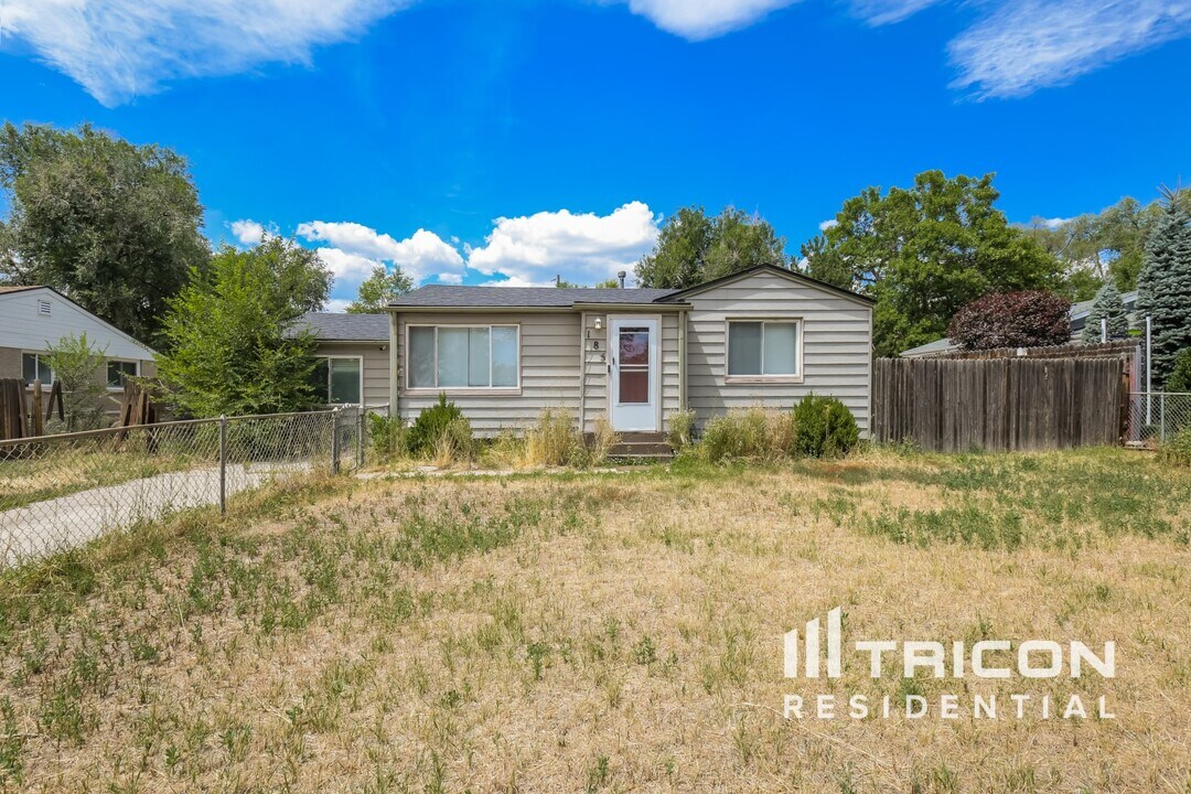 185 N Harlan St in Lakewood, CO - Foto de edificio