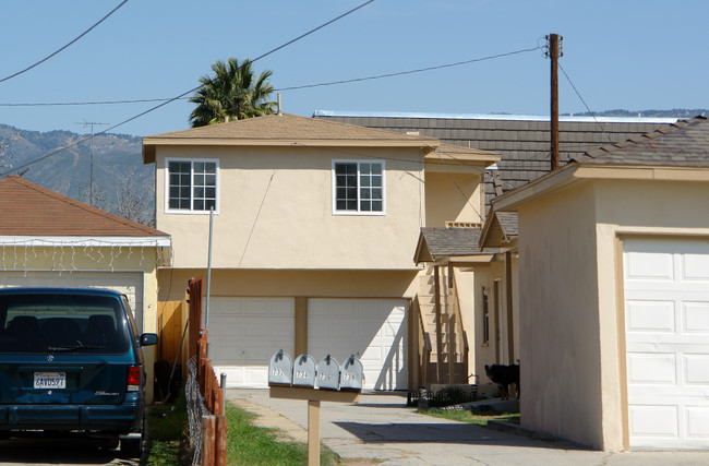 732 W 10th St in San Bernardino, CA - Foto de edificio - Building Photo