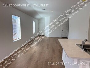 12012 SW 36th St in Mustang, OK - Building Photo - Building Photo