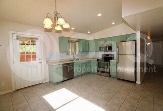 4043 E Deseret Dr in Tucson, AZ - Building Photo - Building Photo