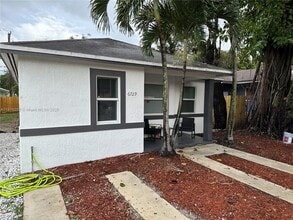 6729 NW 4th Ct in Miami, FL - Building Photo - Building Photo
