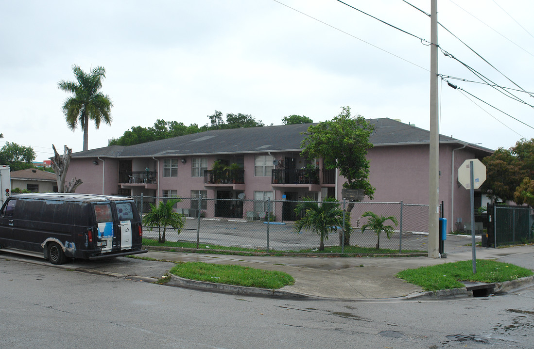 937 SW 7th Ave in Miami, FL - Building Photo