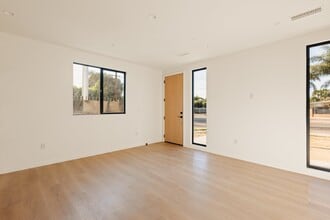 17852 Saticoy St in Los Angeles, CA - Building Photo - Building Photo