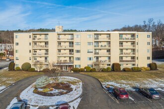 Park Terrace in Stoneham, MA - Foto de edificio - Building Photo