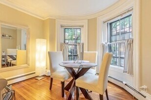 174 W Brookline St, Unit 2 in Boston, MA - Building Photo