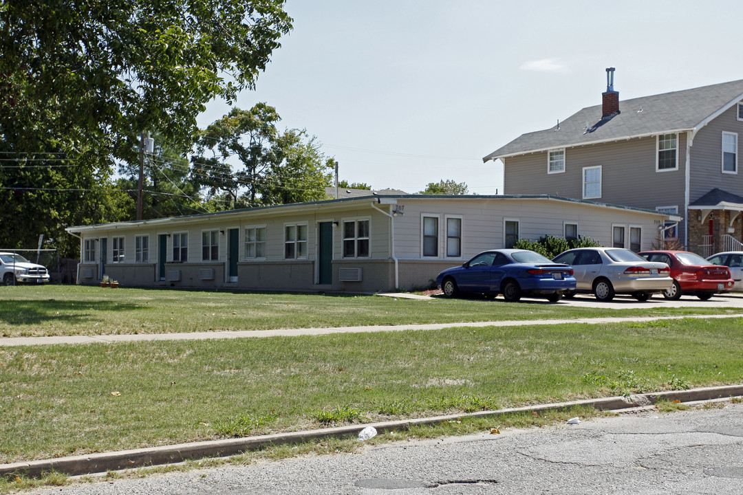 707-709 Debarr Ave in Norman, OK - Building Photo