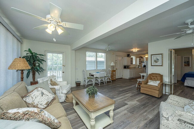 816 E Cooper Ave in Folly Beach, SC - Building Photo - Building Photo