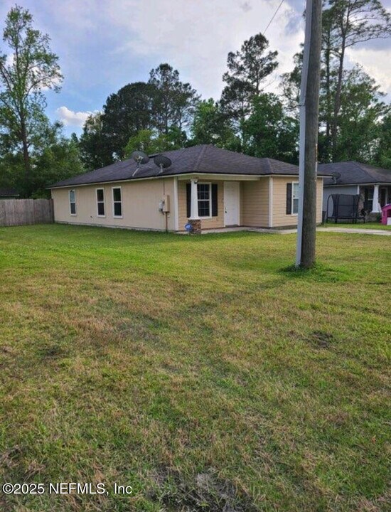 8444 Hewitt St in Jacksonville, FL - Building Photo