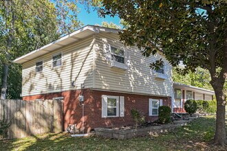 3935 Parker Rd in Florissant, MO - Building Photo - Building Photo