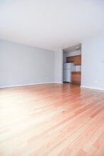 551 W Stratford Pl, Unit #206 in Chicago, IL - Building Photo - Building Photo