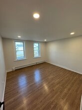 26 Green Ct, Unit Apartment for Rent in Lodi, NJ - Building Photo - Building Photo