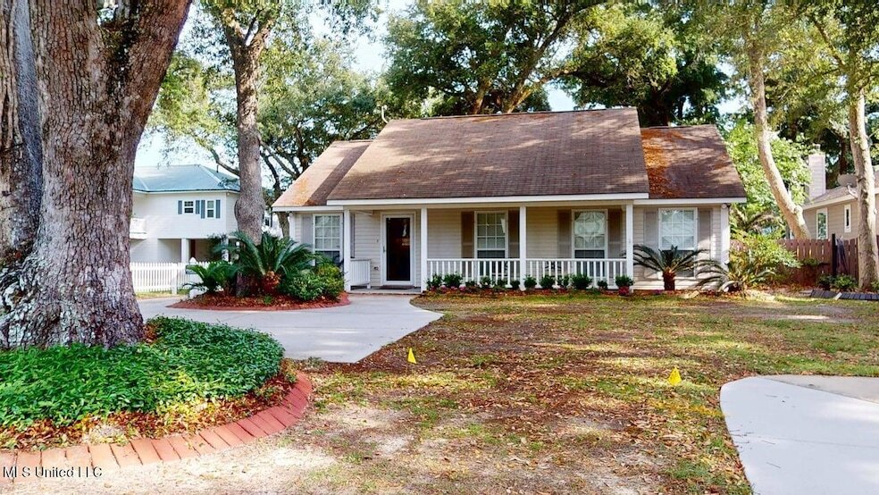 2529 Marshall Rd in Biloxi, MS - Building Photo