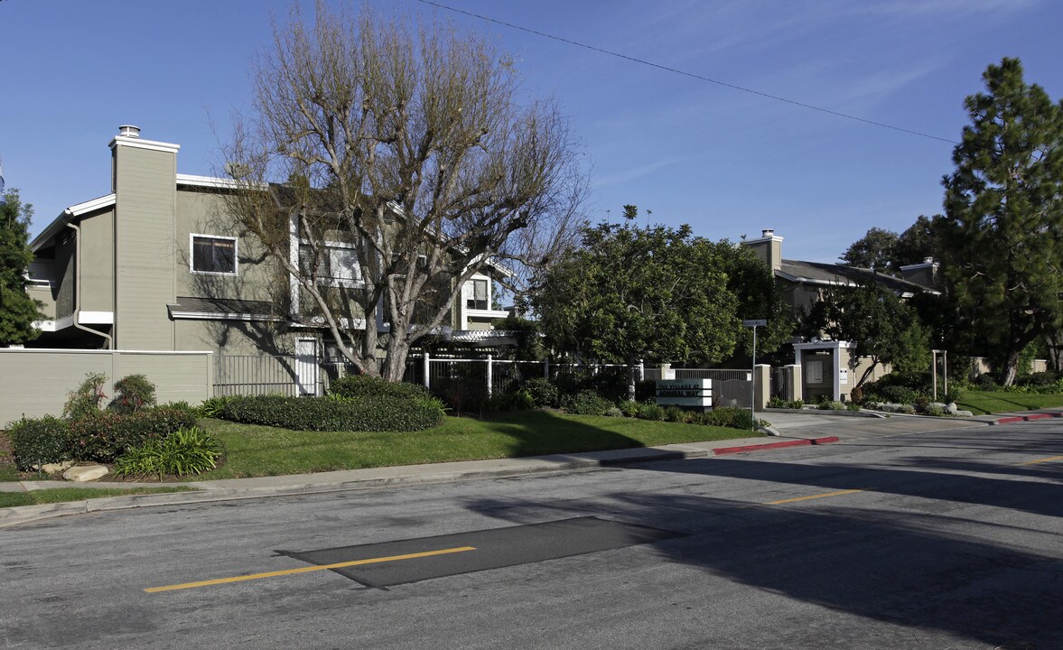 170-196 Admiral Way in Costa Mesa, CA - Building Photo