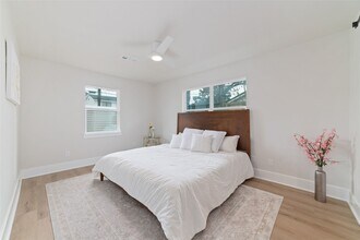 1830 Locksford St in Houston, TX - Building Photo - Building Photo