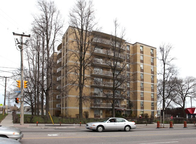 Yorkdale Court in Toronto, ON - Building Photo - Primary Photo