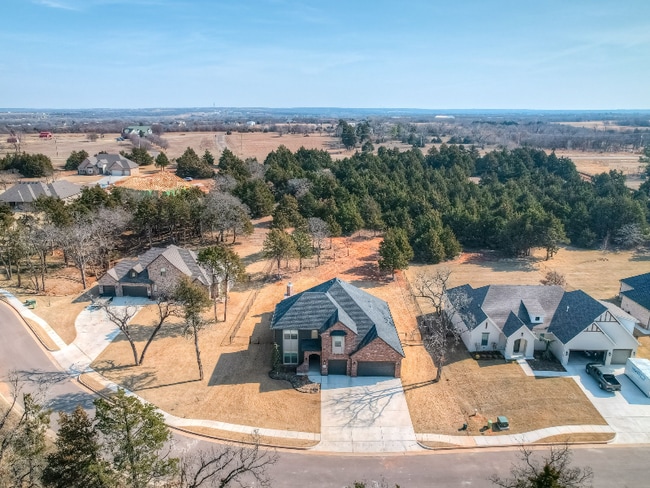 8322 Robin Wy in Guthrie, OK - Foto de edificio - Building Photo
