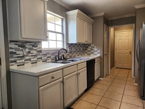 1111 E 63rd St in Tulsa, OK - Foto de edificio - Building Photo